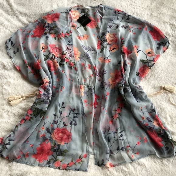 NWT- light weight Blue Floral Kimono semi sheer - Picture 5 of 8